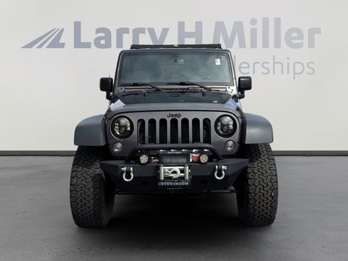 Used 2016 Jeep Wrangler Unlimited Rubicon w/ Connectivity Group AWD/4WD image 8