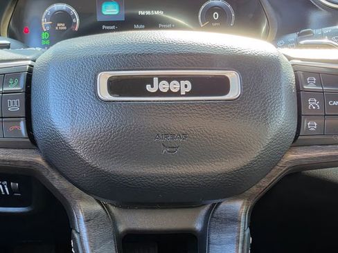 Used 2022 Jeep Grand Cherokee L Limited image 27