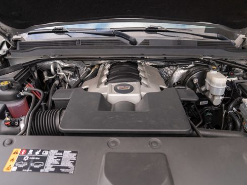 Used 2018 Cadillac Escalade Premium Luxury image 30