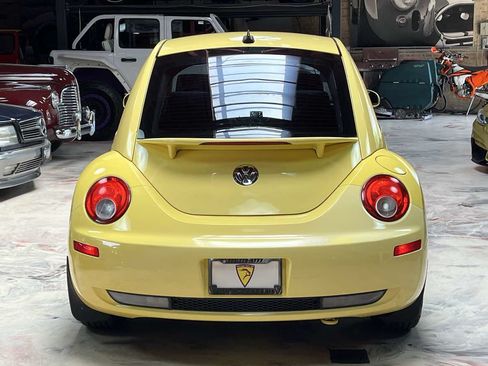 Used 2009 Volkswagen Beetle S FWD image 8