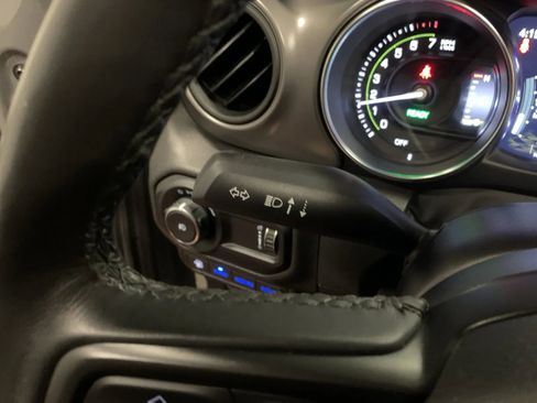 Used 2023 Jeep Wrangler Unlimited w/ Sun & Screen Package image 28