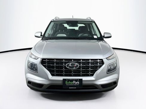 Used 2025 Hyundai Venue SEL FWD image 2