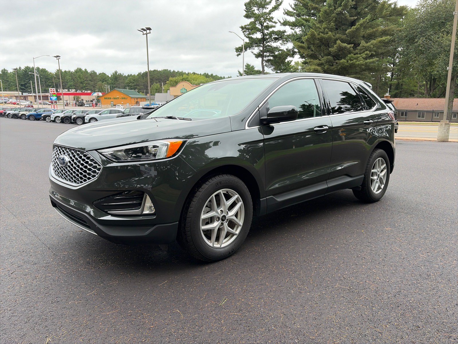 Used 2024 Ford Edge SEL w/ Convenience Package AWD/4WD image 3