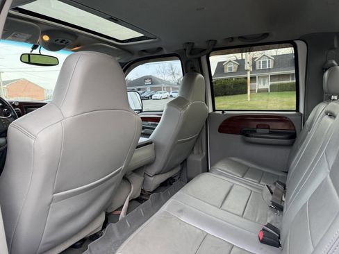 Used 2005 Ford F250 Lariat image 17