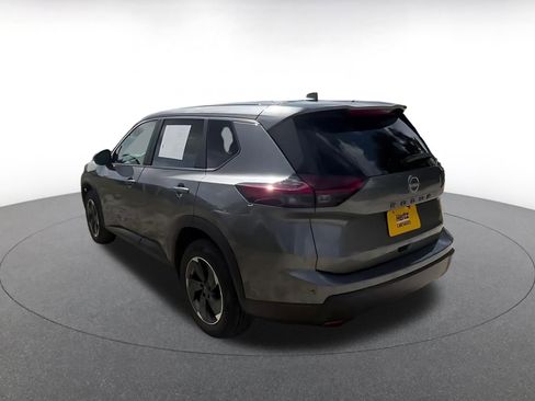 Used 2025 Nissan Rogue SV FWD image 11