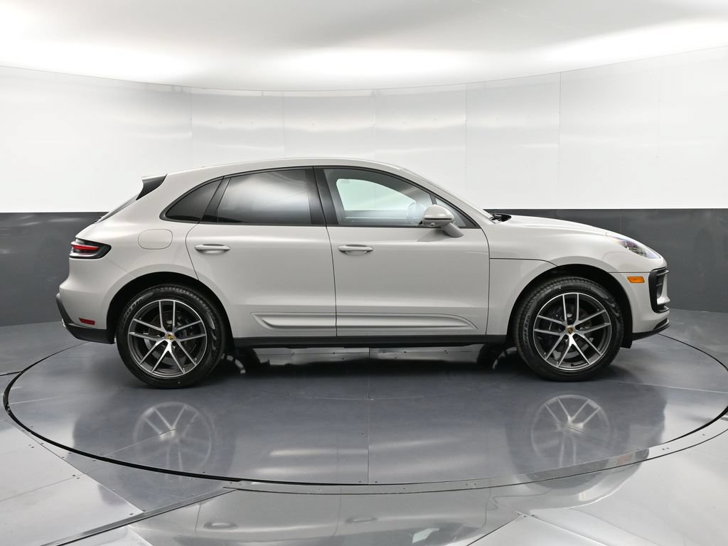 Certified 2026 Porsche Macan AWD/4WD image 9
