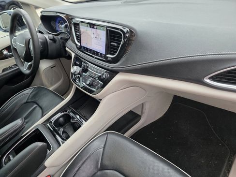 Used 2022 Chrysler Pacifica Limited w/ Uconnect Theater Family Group image 29