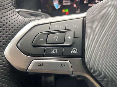 New 2026 Volkswagen Tiguan SE R-Line FWD image 23