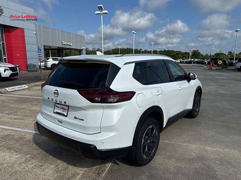 Used 2024 Nissan Rogue SV w/ SV Premium Package AWD/4WD image 7