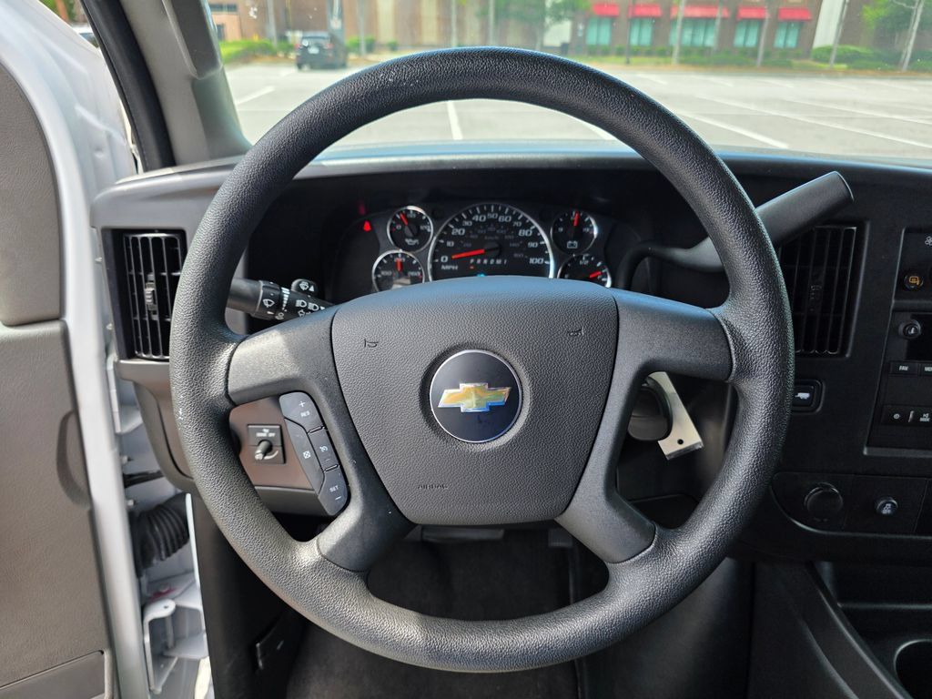 Used 2025 Chevrolet Express 3500 LT w/ LT Preferred Equipment Group RWD image 21