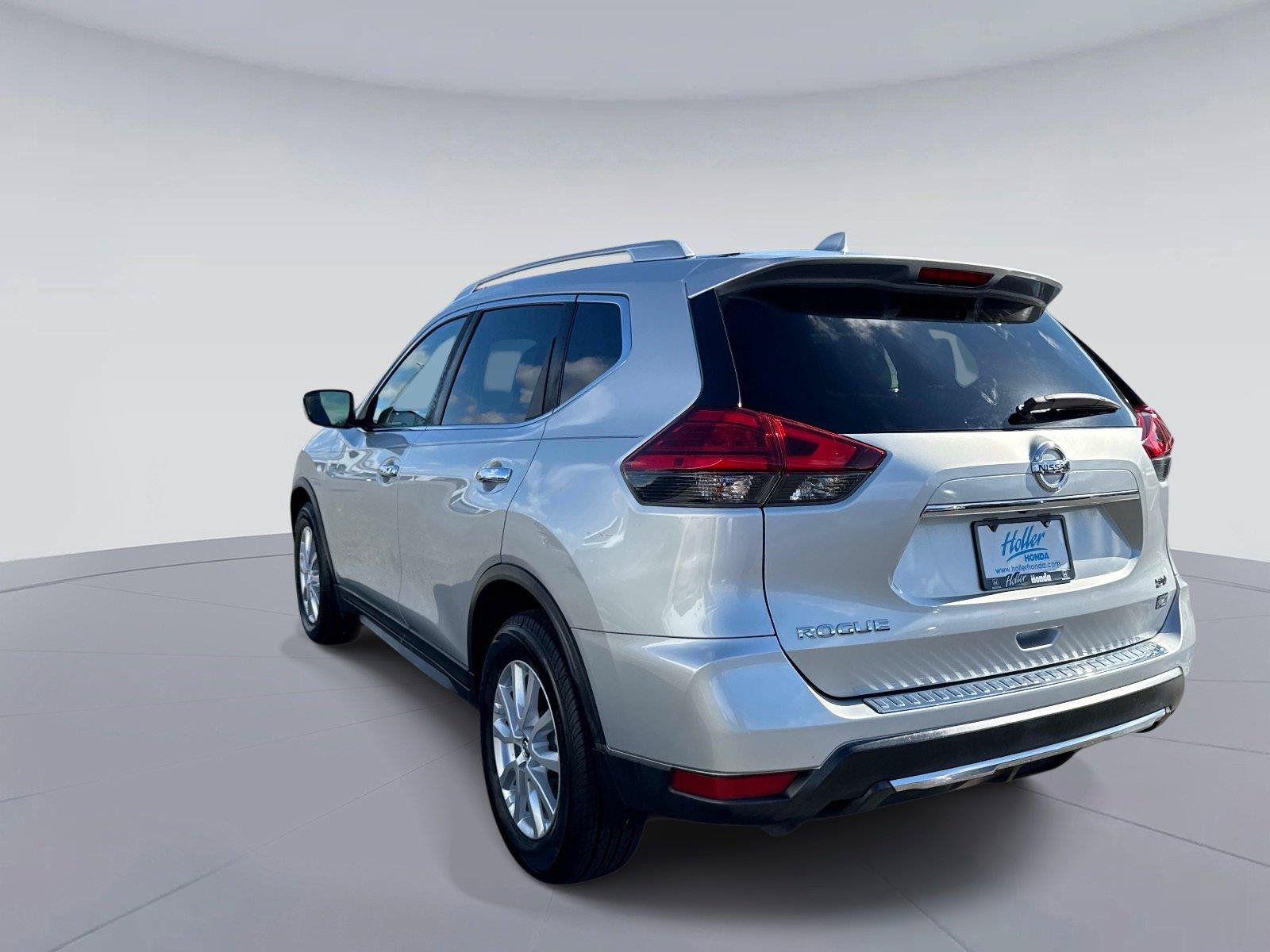 Used 2017 Nissan Rogue SV FWD image 6