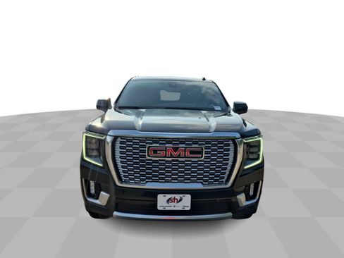 Used 2021 GMC Yukon XL Denali w/ Denali Premium Package AWD/4WD image 3