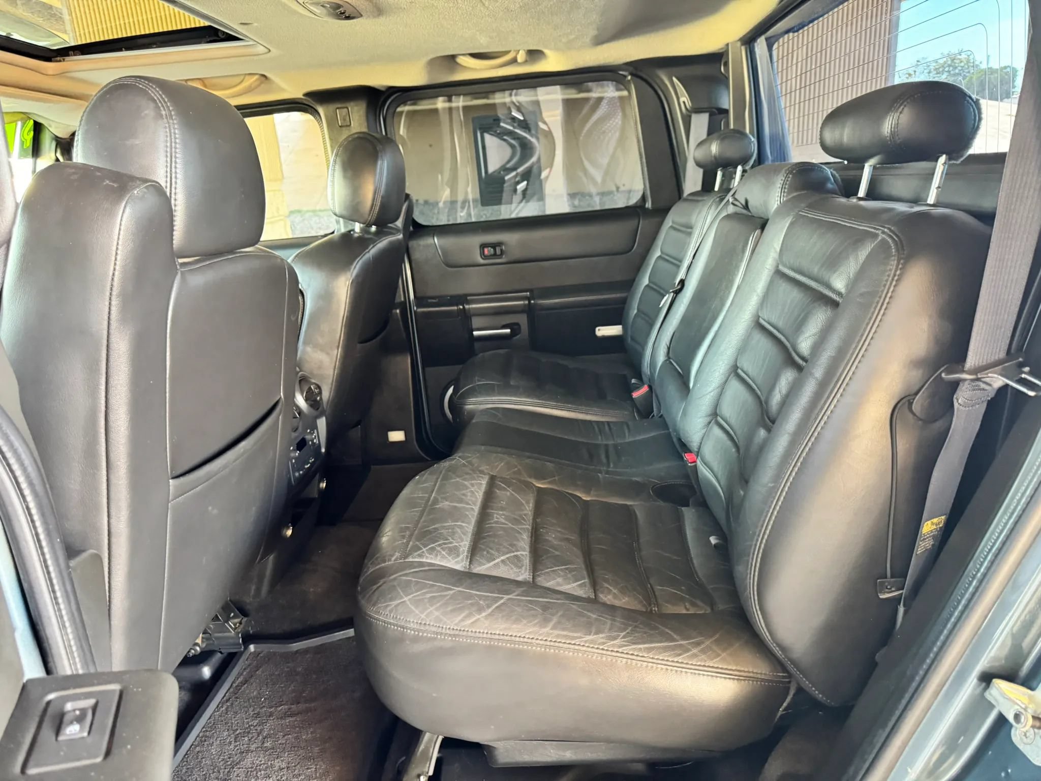 Used 2005 HUMMER H2 SUT w/ Preferred Equipment Group AWD/4WD image 20