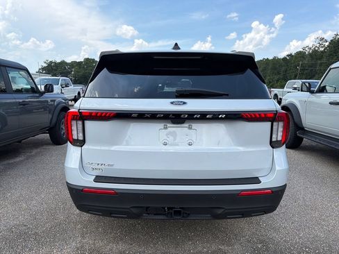 New 2026 Ford Explorer Active RWD image 11