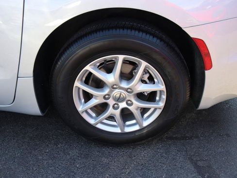 Used 2024 Chrysler Pacifica Touring-L FWD image 66