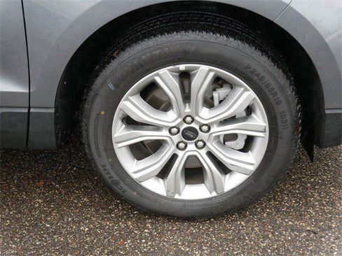 Used 2024 Ford Edge Titanium image 9