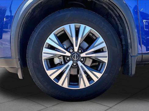 Certified 2023 Nissan Rogue SV FWD image 11