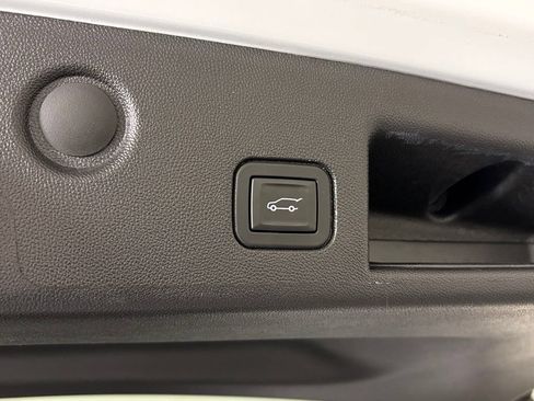 Used 2024 Chevrolet Equinox LT FWD image 38