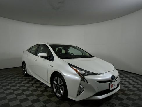 Used 2018 Toyota Prius Four Touring image 8