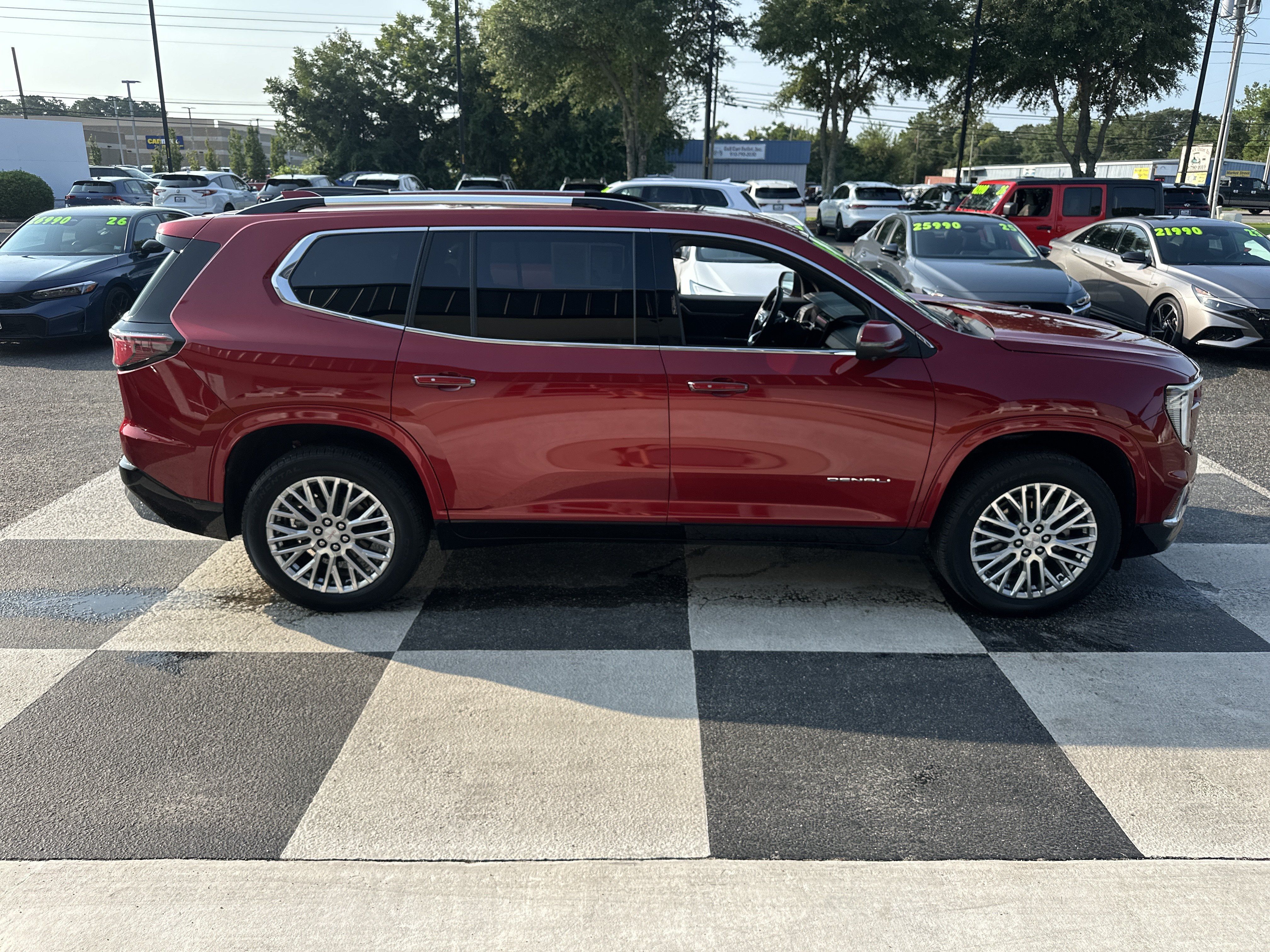 Used 2024 GMC Acadia Denali AWD/4WD image 3