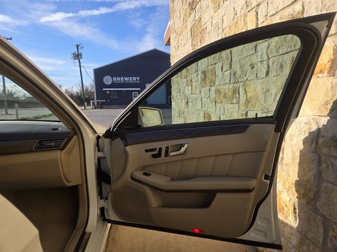 Used 2010 Mercedes-Benz E 350 4MATIC Sedan image 8