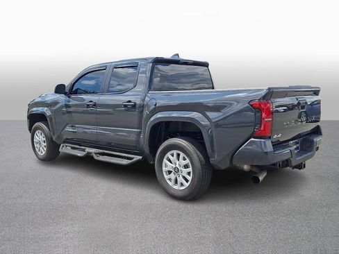 Used 2025 Toyota Tacoma SR5 AWD/4WD image 6