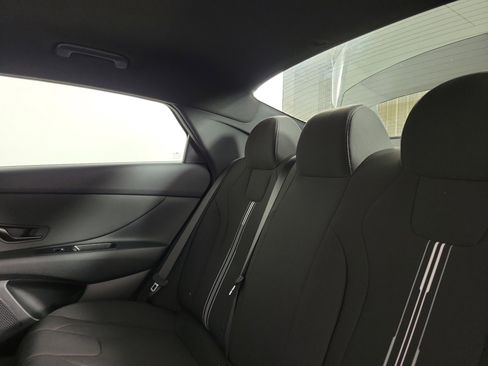 New 2025 Hyundai Elantra SEL image 31