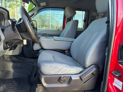 Used 2013 Ford F550 4x4 SuperCab Super Duty w/ Payload Upgrade Pkg image 28
