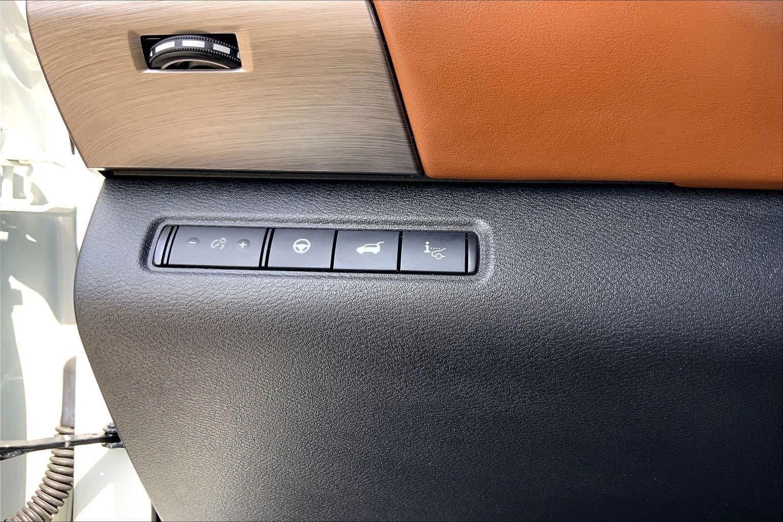 Used 2024 Nissan Pathfinder Platinum FWD image 33