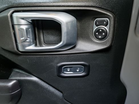 Used 2021 Jeep Gladiator Sport AWD/4WD image 14