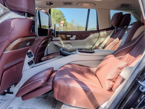 Used 2026 Mercedes-Benz Maybach GLS 600 4MATIC image 21