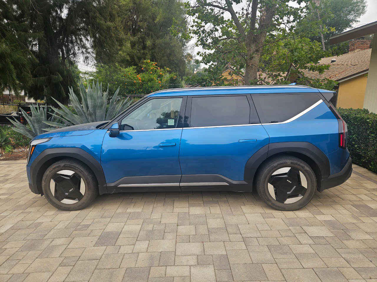 Certified 2024 Kia EV9 Wind AWD/4WD image 2