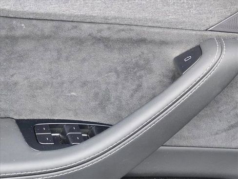 Used 2026 Tesla Model Y AWD image 18