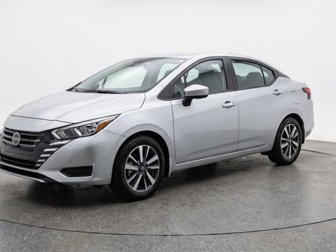 Used 2025 Nissan Versa SV FWD image 3