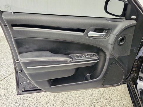 Used 2019 Chrysler 300 S image 10