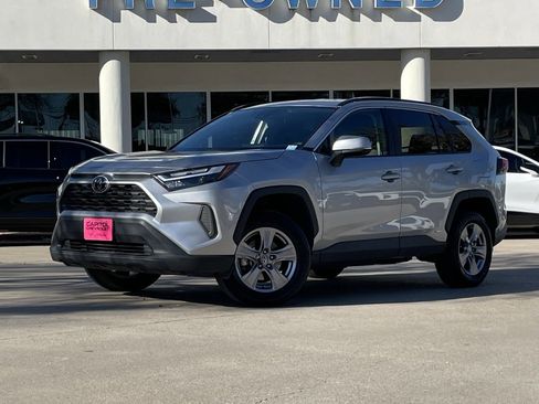 Used 2025 Toyota RAV4 XLE image 1