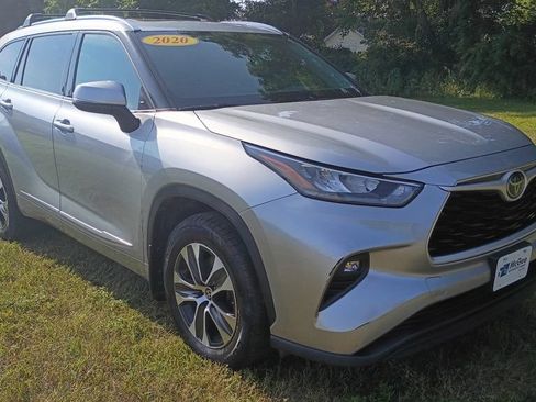 Used 2020 Toyota Highlander XLE AWD/4WD image 1