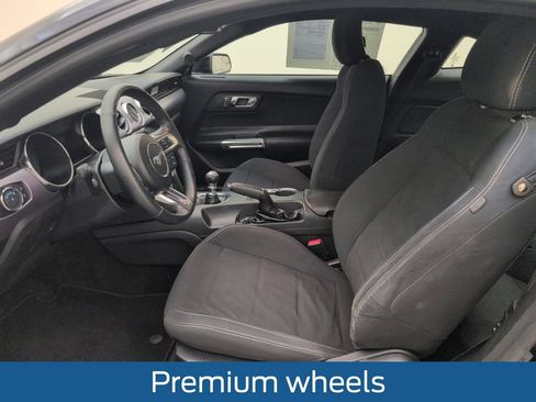 Used 2017 Ford Mustang Coupe RWD image 4