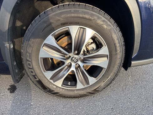 Used 2021 Toyota Highlander XLE image 13