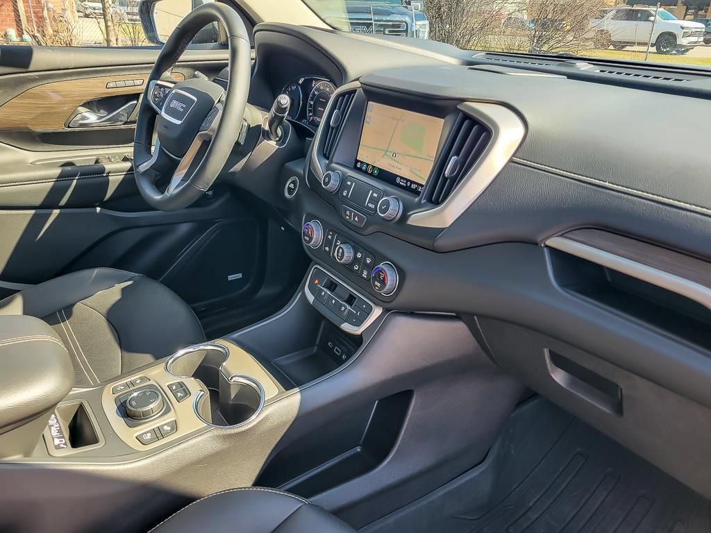 Used 2024 GMC Terrain Denali w/ Denali Premium Package AWD/4WD image 25