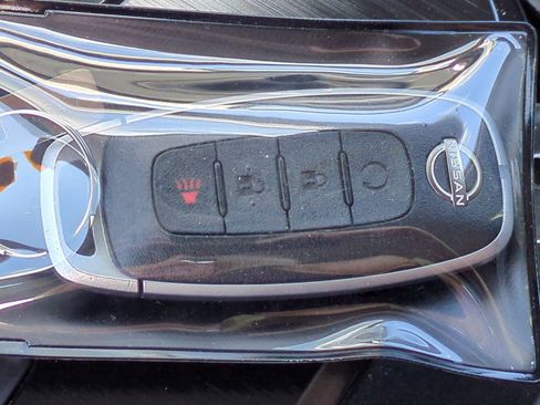 Used 2023 Nissan Rogue SV FWD image 34