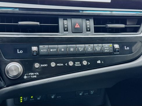 Used 2025 Lexus ES 300h w/ Premium Package image 12