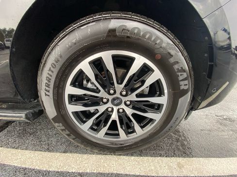 Certified 2025 Ford Expedition Platinum AWD/4WD image 30
