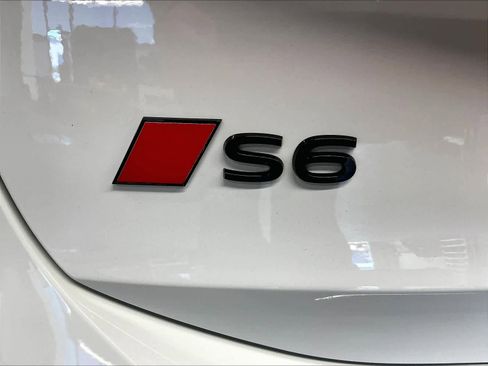 Used 2025 Audi S6 e-tron Prestige w/ 21" Black Optic Package image 11