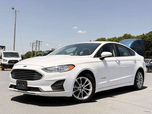 Used 2019 Ford Fusion SE FWD image 1