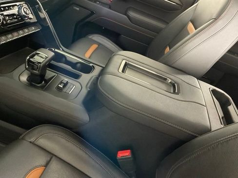 Used 2022 GMC Sierra 1500 AT4 AWD/4WD image 17