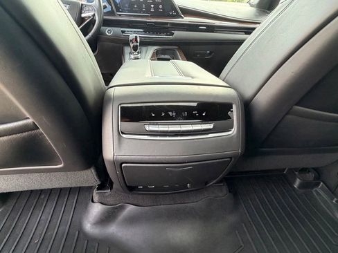 Used 2022 Cadillac Escalade Sport Platinum AWD/4WD image 17