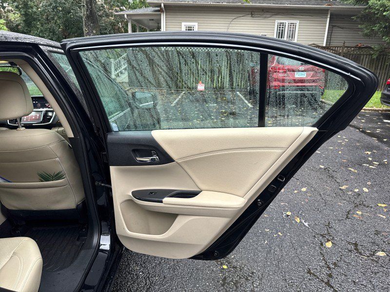 Used 2017 Honda Accord EX-L image 13