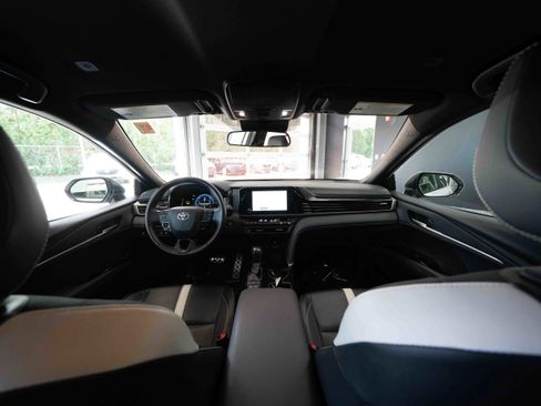 Used 2025 Toyota Camry SE FWD image 19