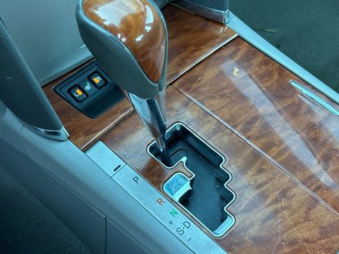 Used 2011 Toyota Camry XLE image 18